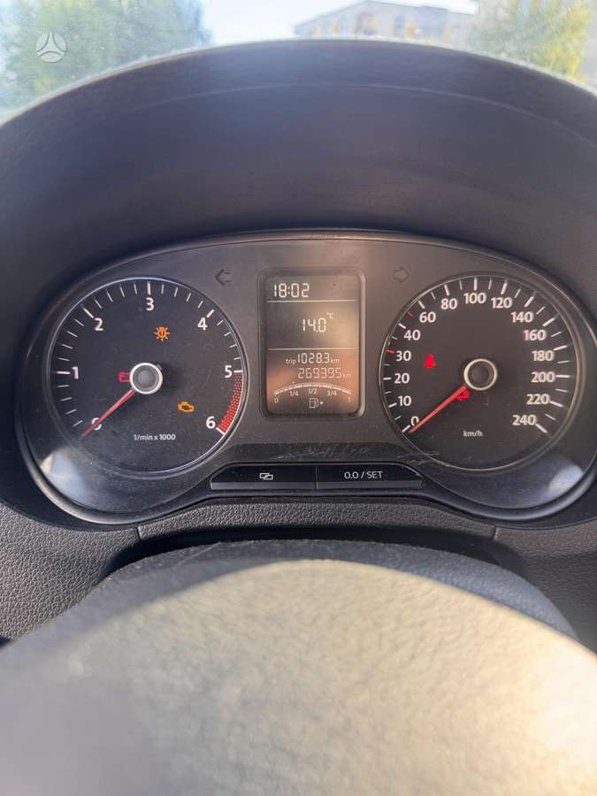 Volkswagen Polo - 8