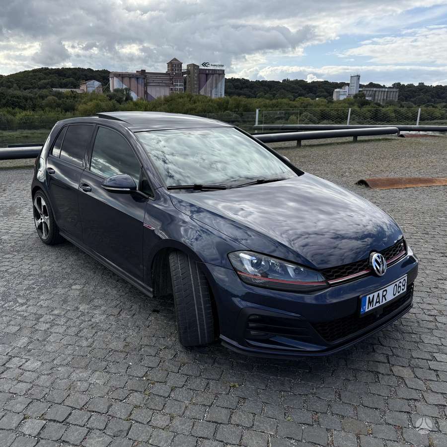 Volkswagen Golf - 2