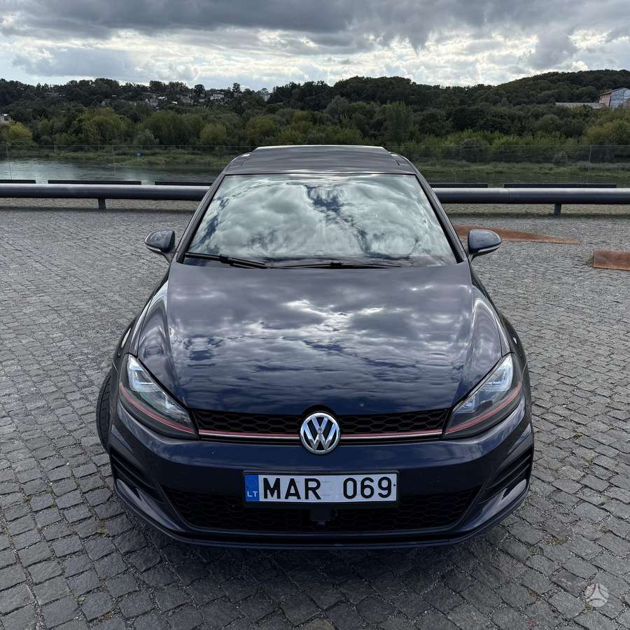 Volkswagen Golf - 5