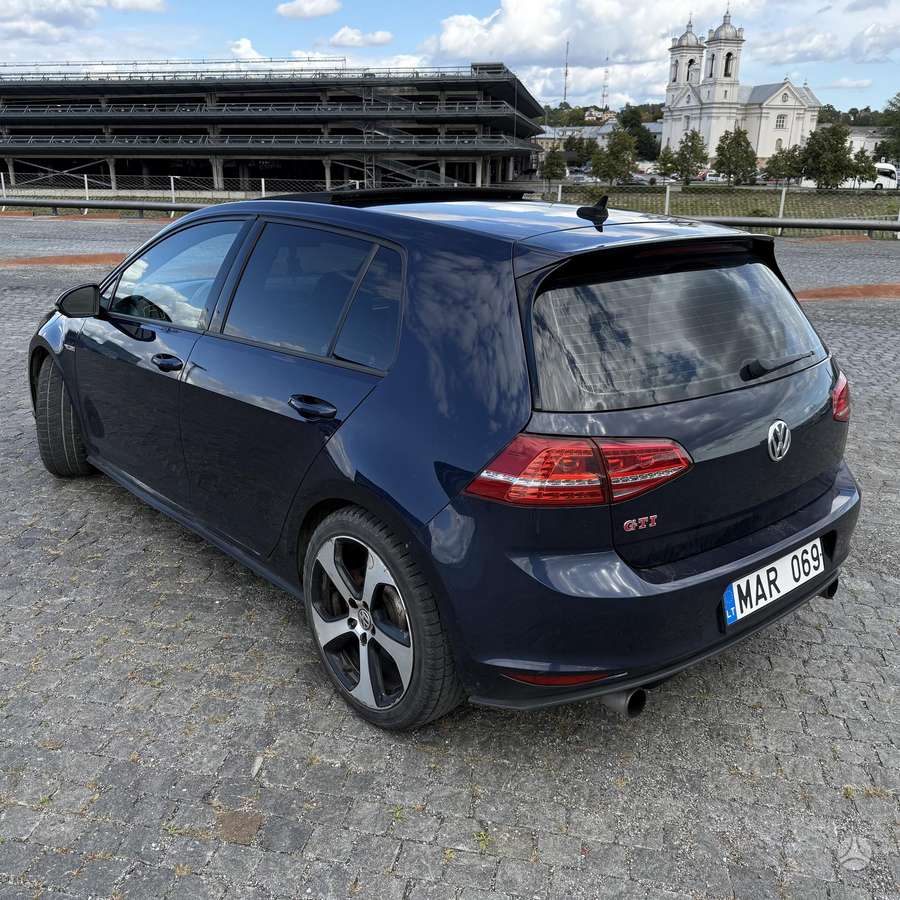 Volkswagen Golf - 3