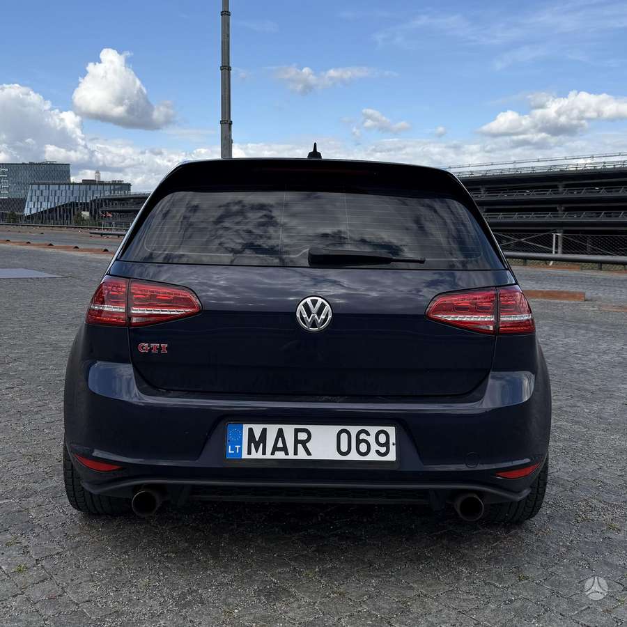 Volkswagen Golf - 6