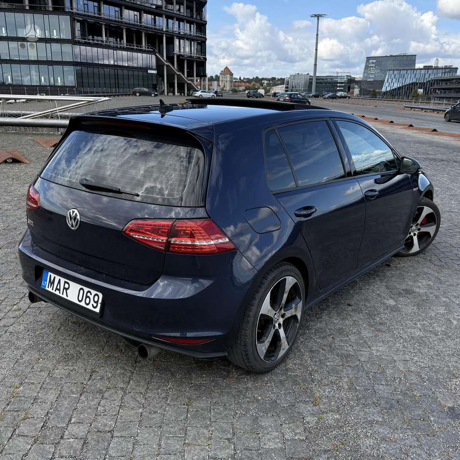 Volkswagen Golf - 4
