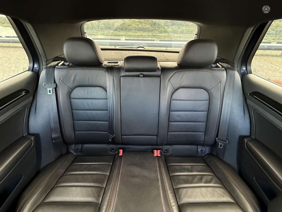 Volkswagen Golf - 10