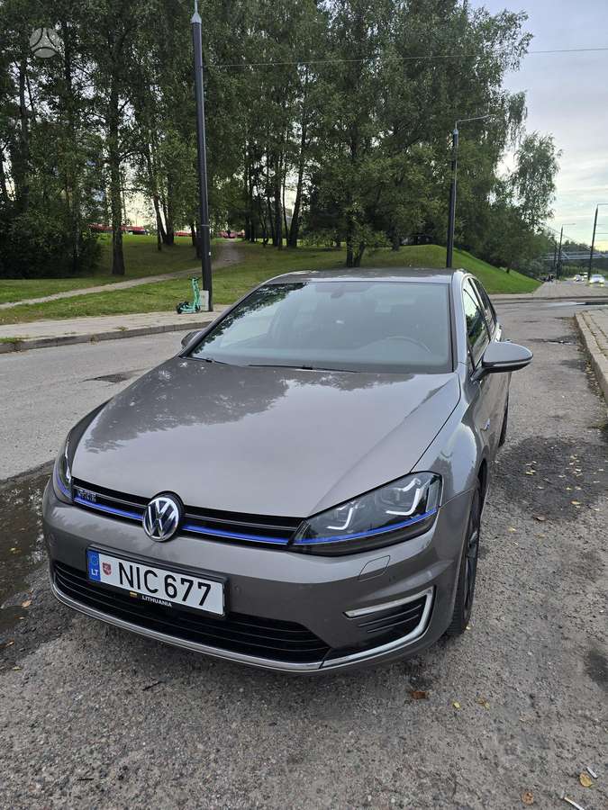 Volkswagen Golf - 2