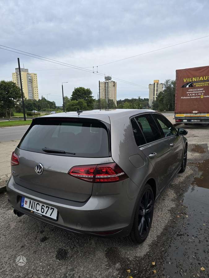 Volkswagen Golf - 5