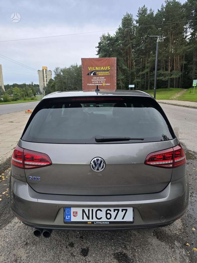 Volkswagen Golf - 6