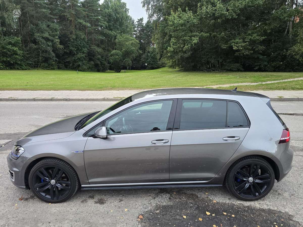 Volkswagen Golf - 8