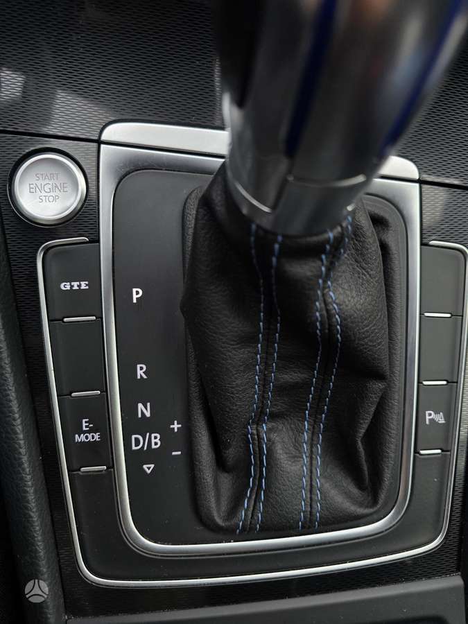 Volkswagen Golf - 10