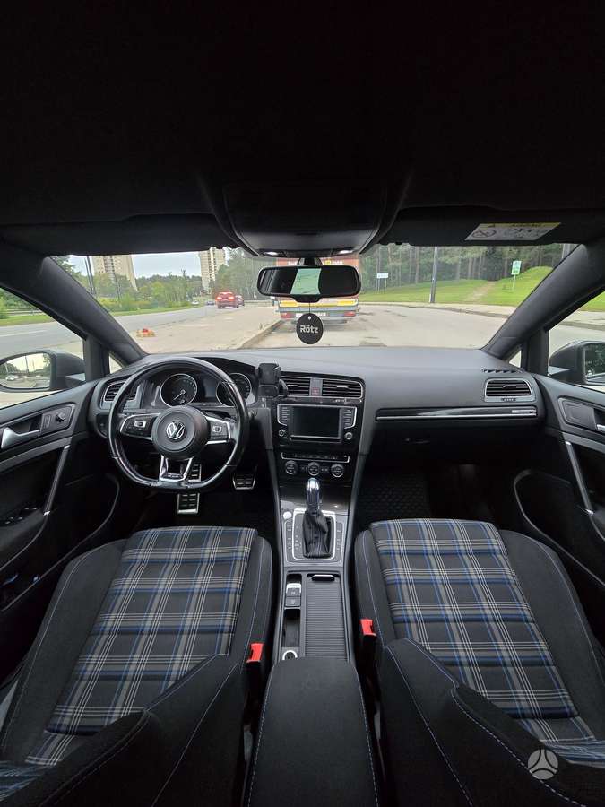 Volkswagen Golf - 12