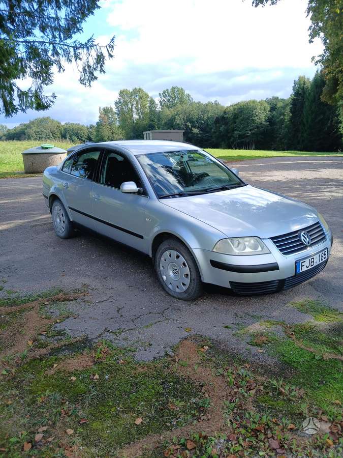 Volkswagen Passat - 1
