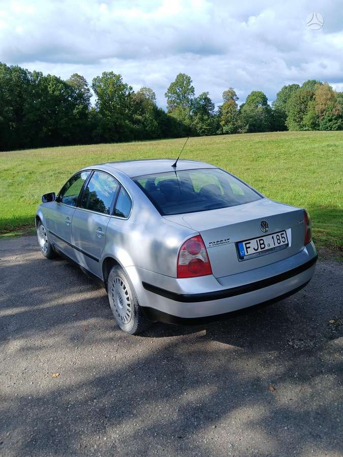 Volkswagen Passat - 4
