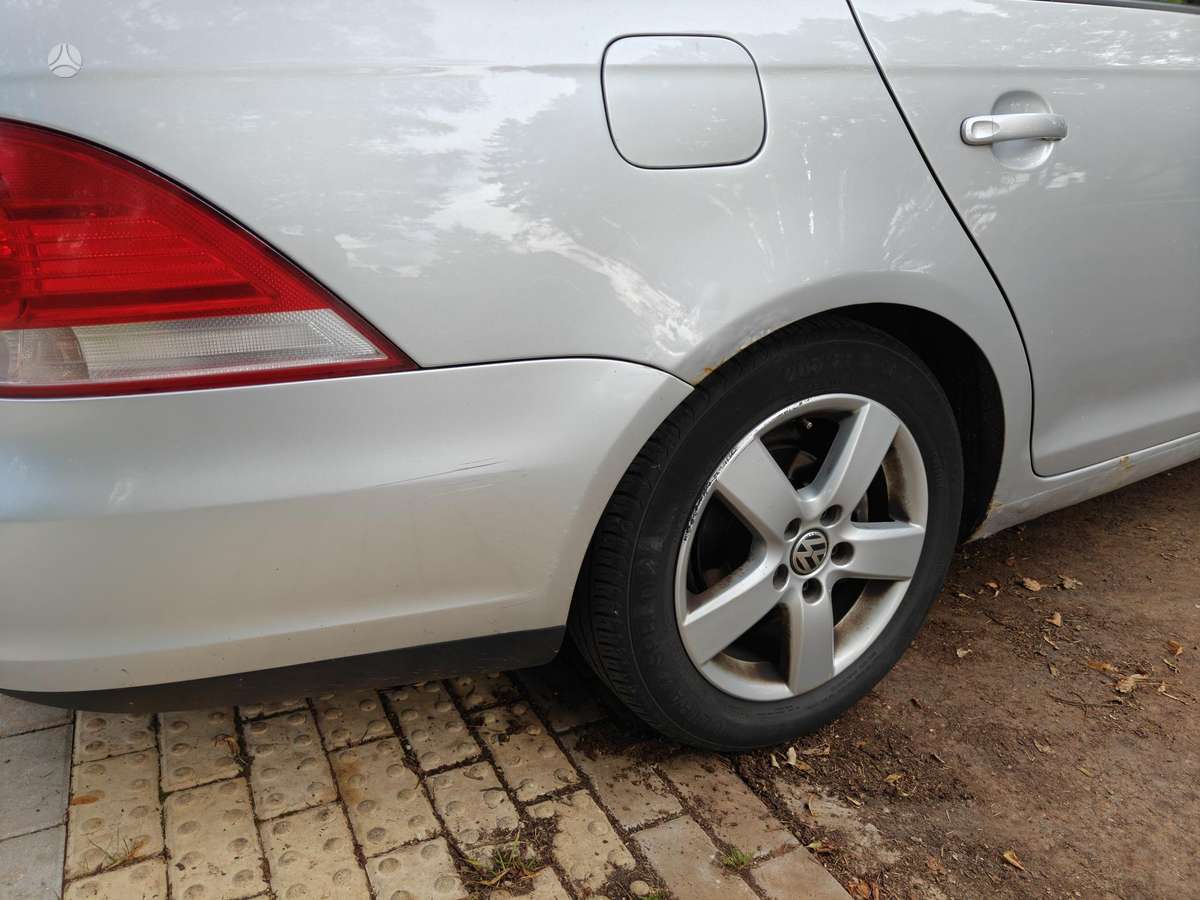 Volkswagen Golf - 5