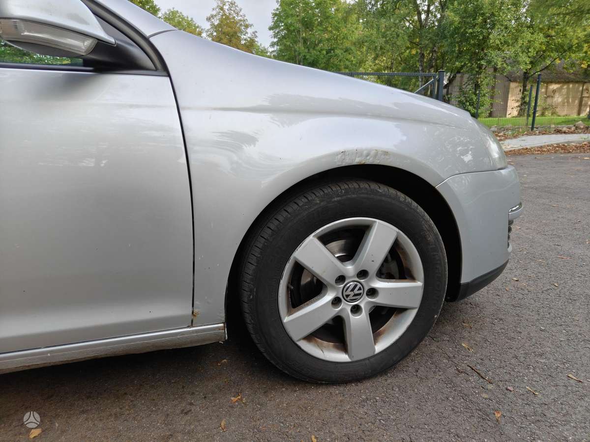 Volkswagen Golf - 6