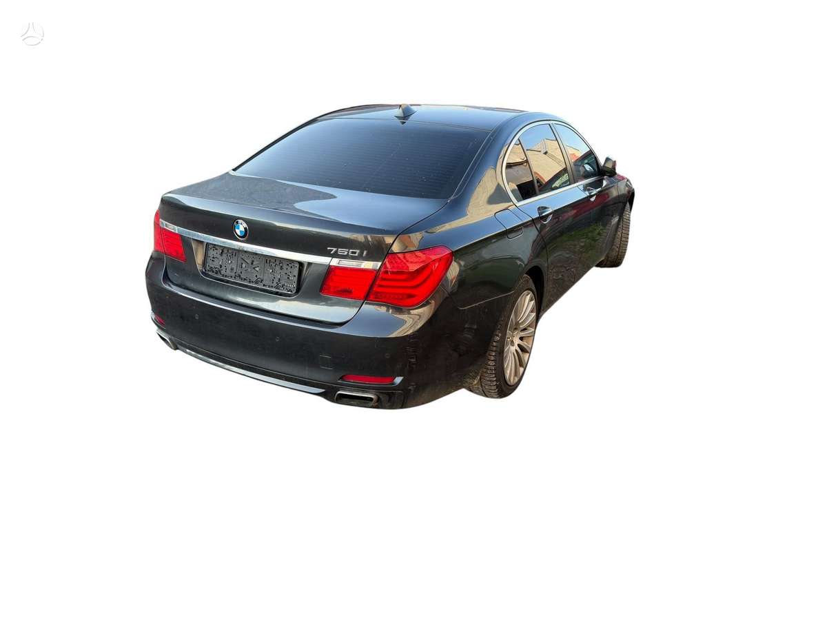 BMW 750, 4.4 l., Седан