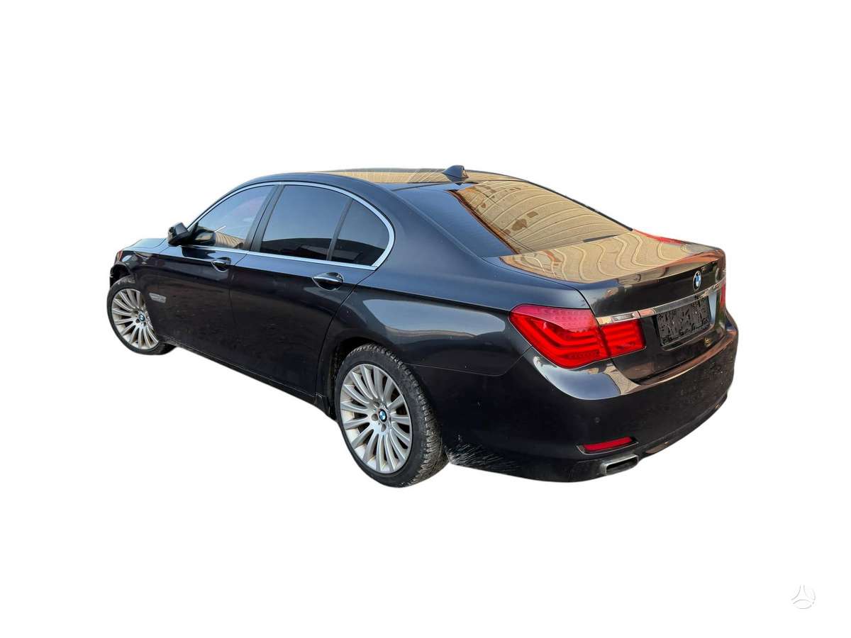 BMW 750, 4.4 l., Седан