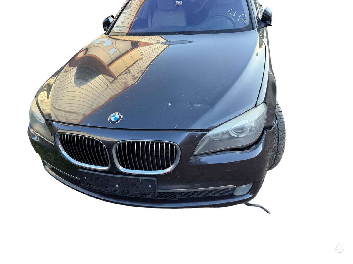 BMW 750, 4.4 l., Седан