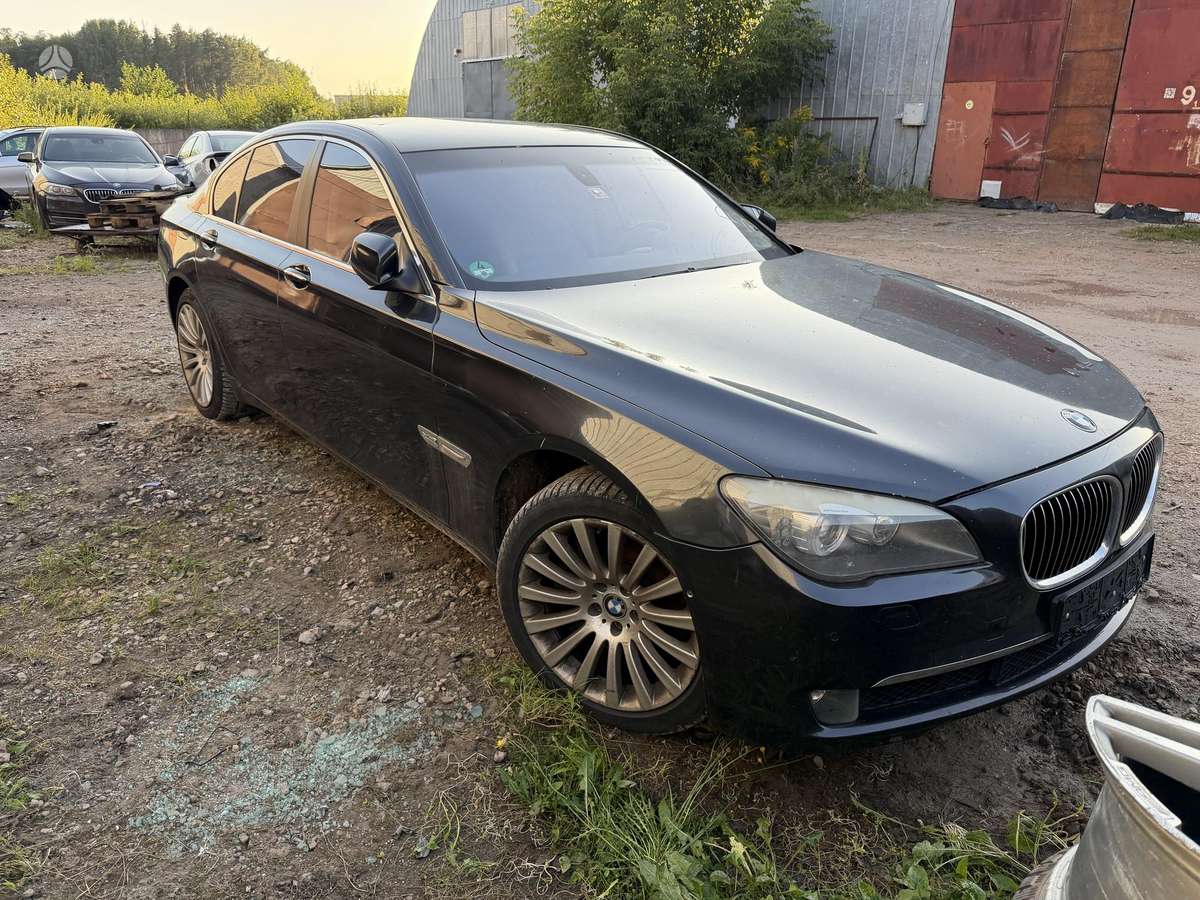 BMW 750, 4.4 l., Седан