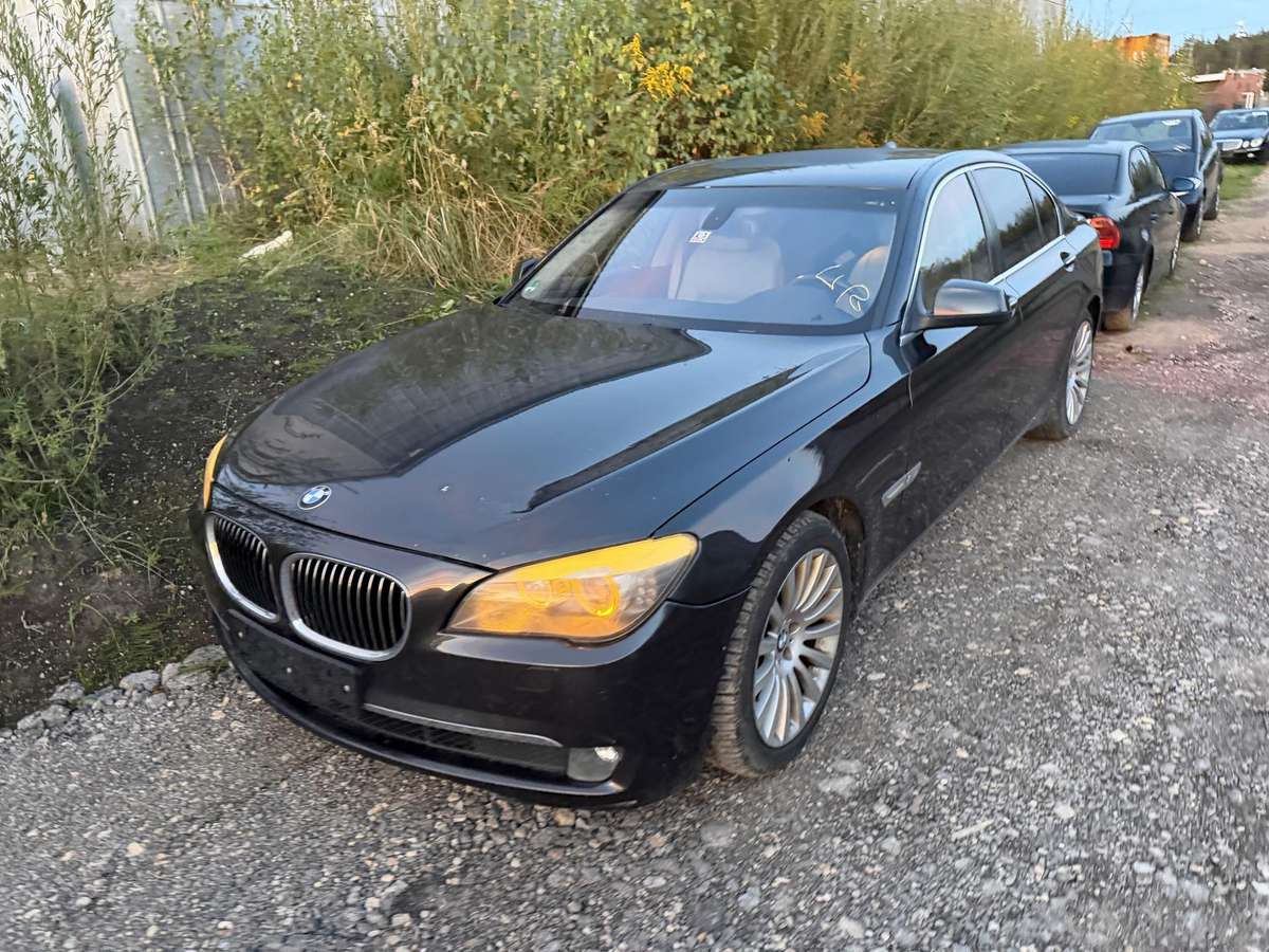 BMW 750, 4.4 l., Седан
