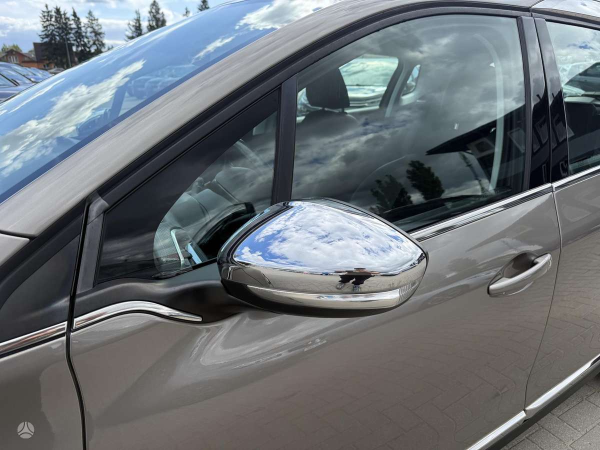 Peugeot 2008, 1.2 l., Минивэн