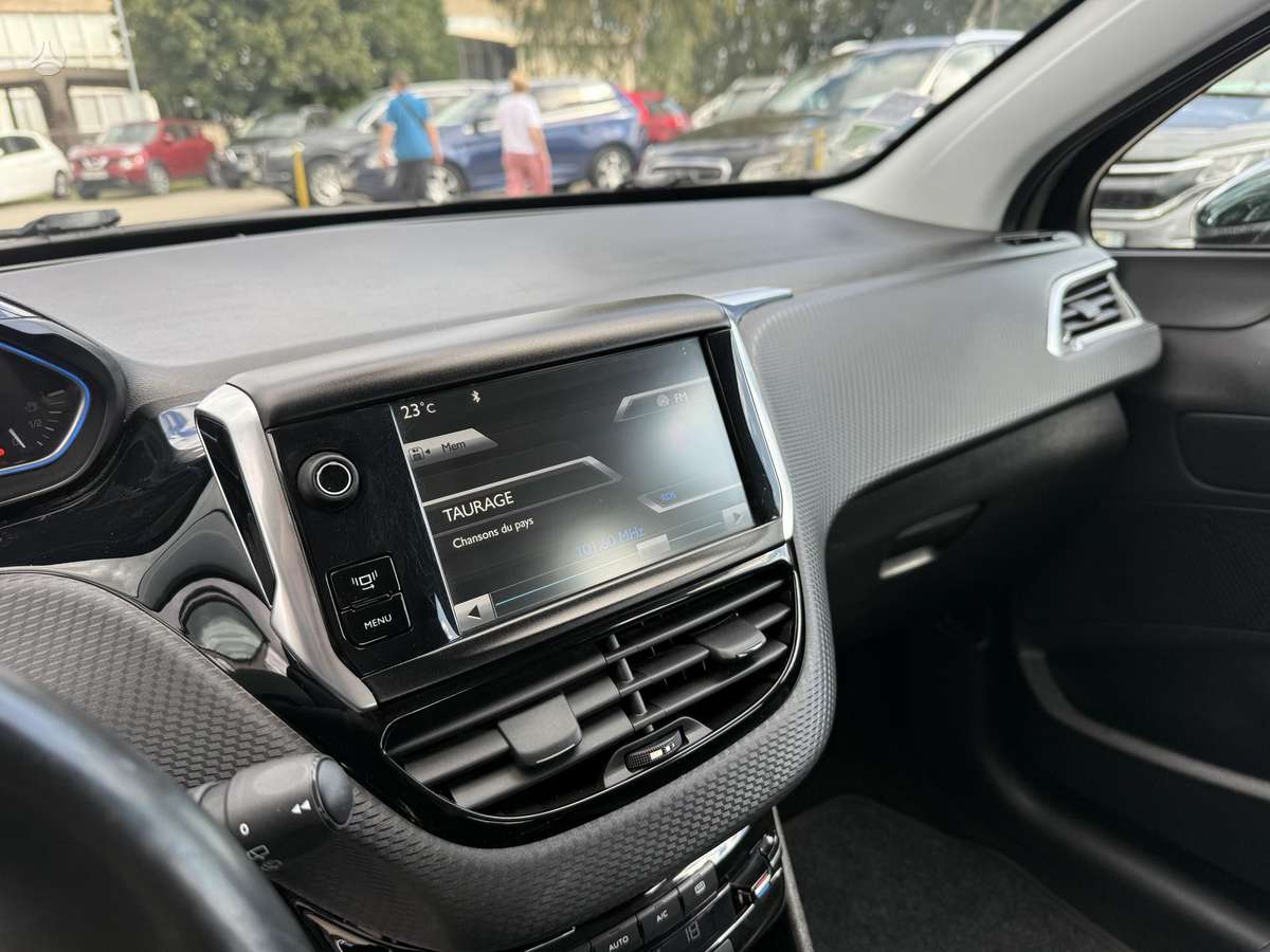 Peugeot 2008, 1.2 l., Минивэн