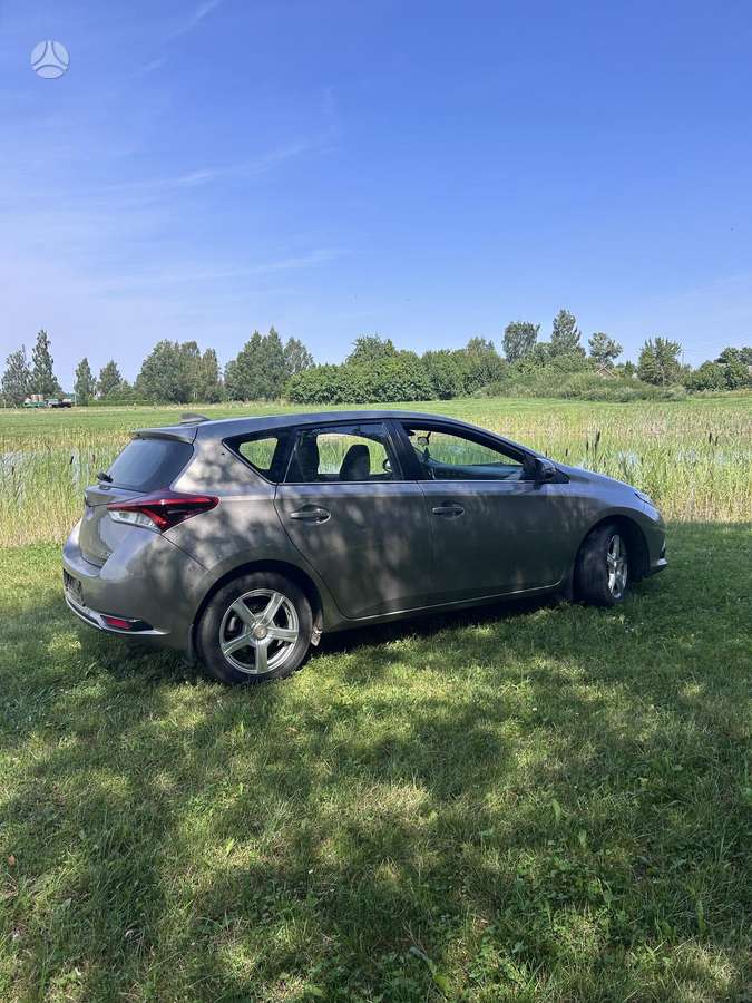 Toyota Auris - 5