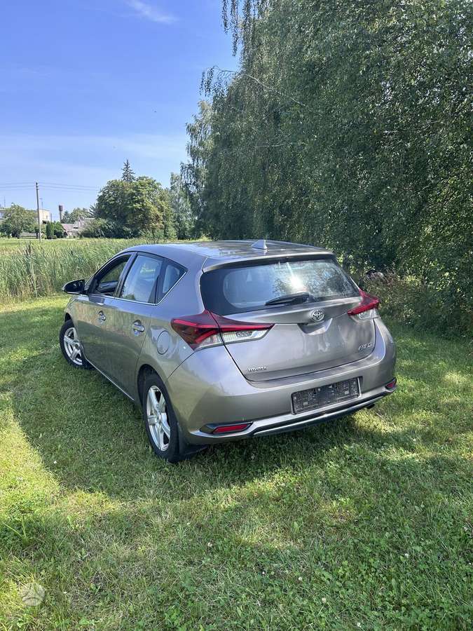 Toyota Auris - 12