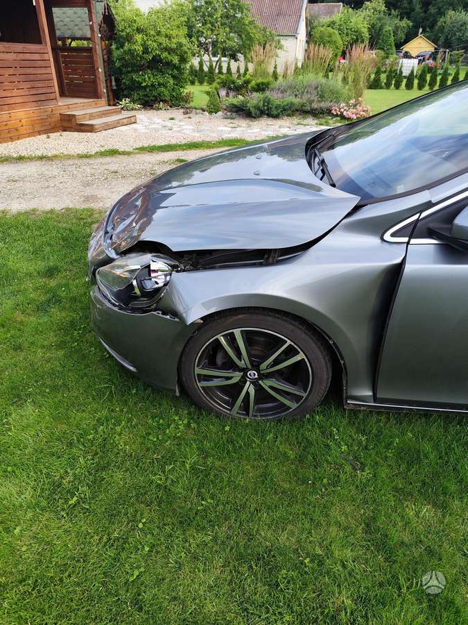 Volvo V40, 2.0 l., hatchback