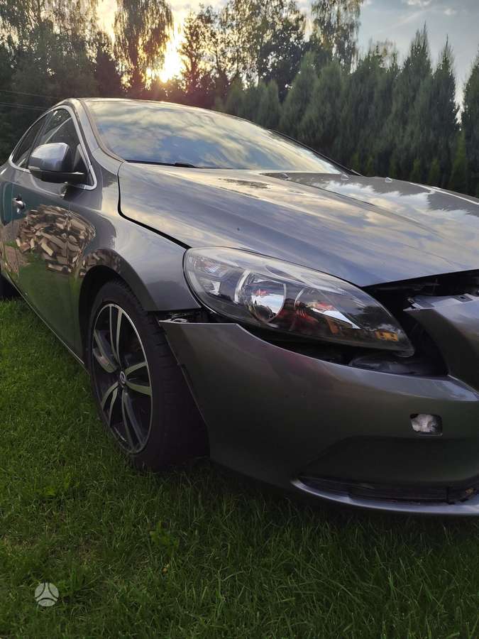 Volvo V40, 2.0 l., hatchback
