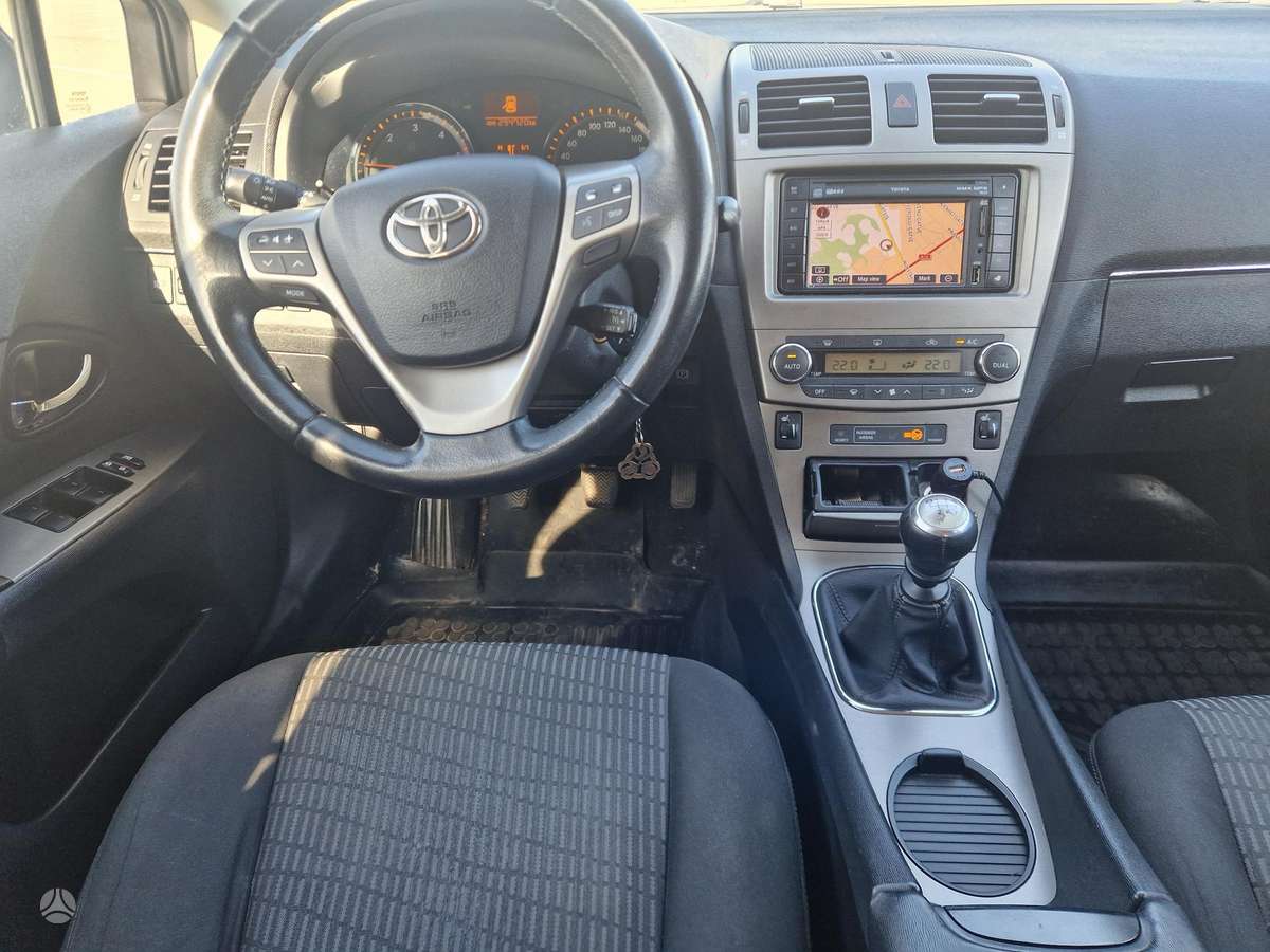 Toyota Avensis - 8