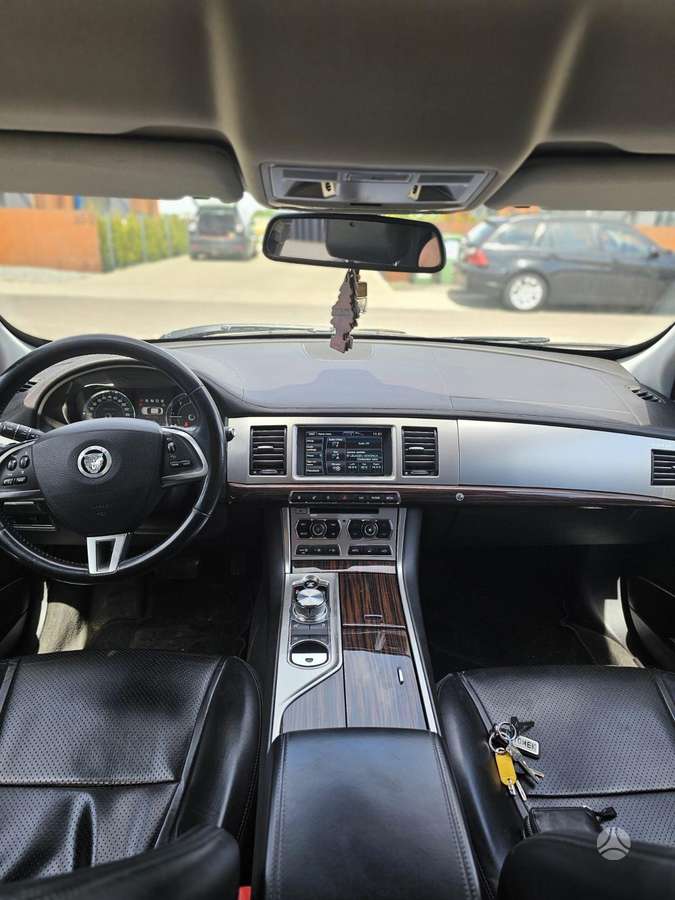 Jaguar XF, 3.0 l., Седан