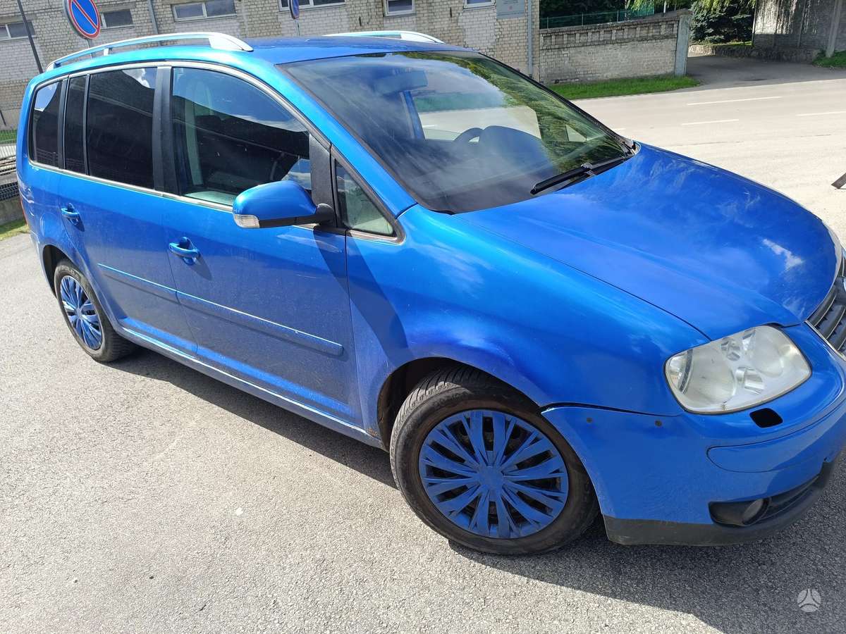 Volkswagen Touran - 1