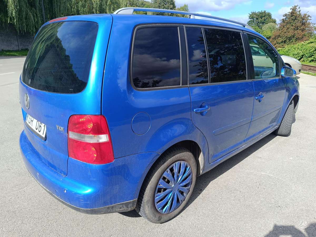 Volkswagen Touran - 4