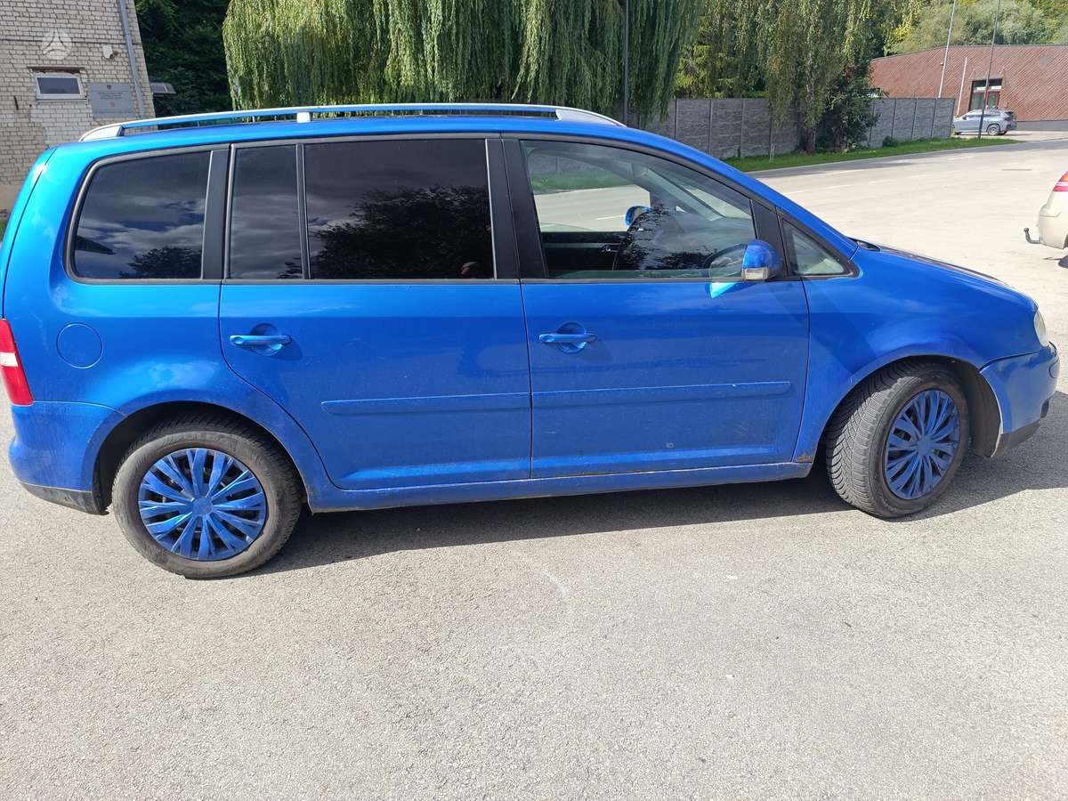 Volkswagen Touran - 5