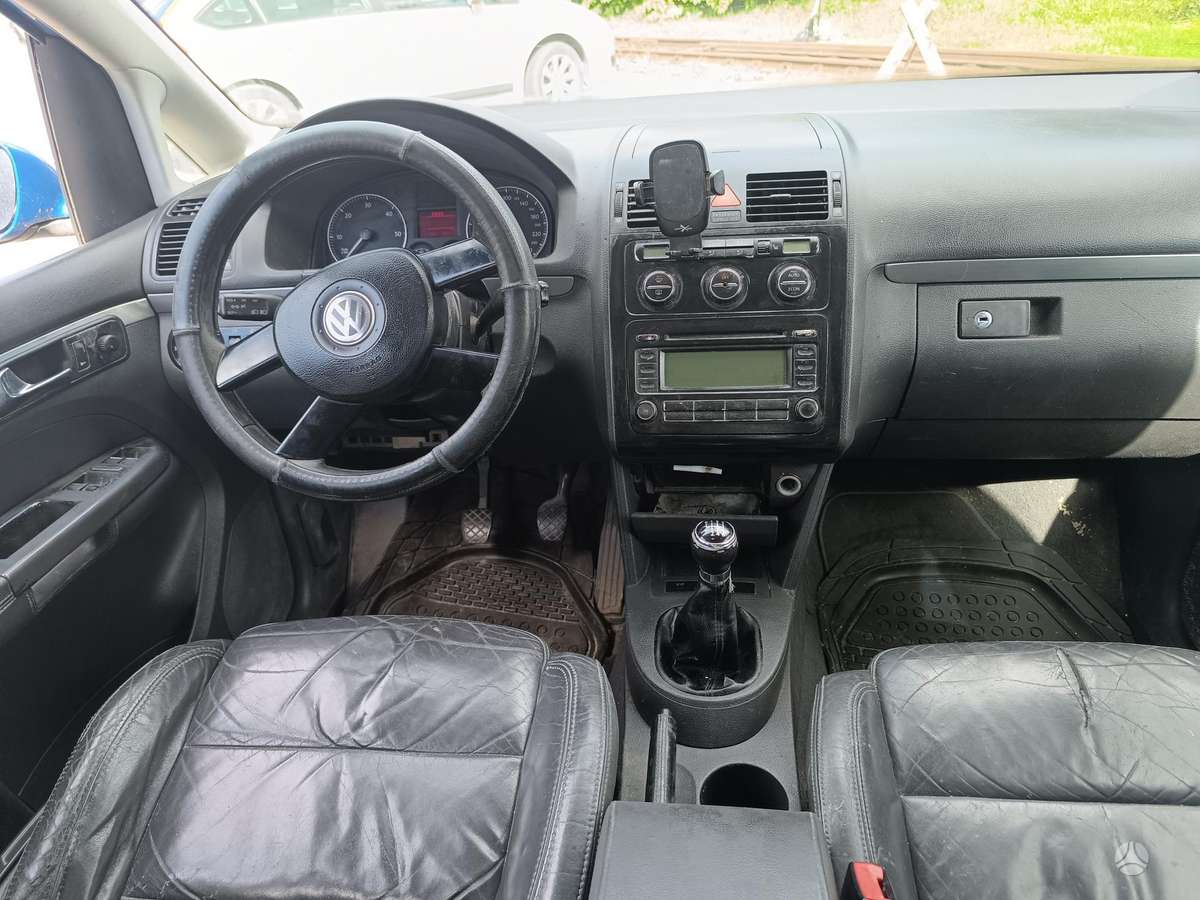 Volkswagen Touran - 8