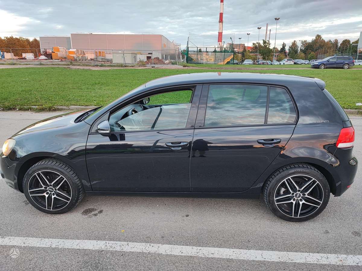 Volkswagen Golf - 8