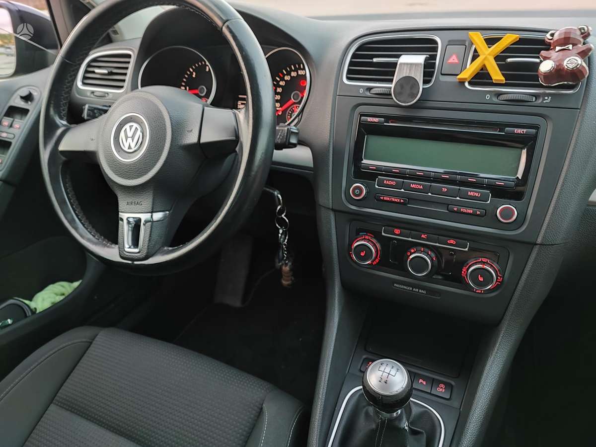 Volkswagen Golf - 11