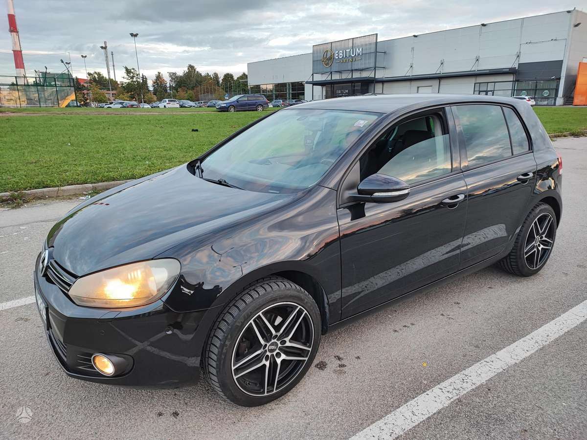Volkswagen Golf - 1