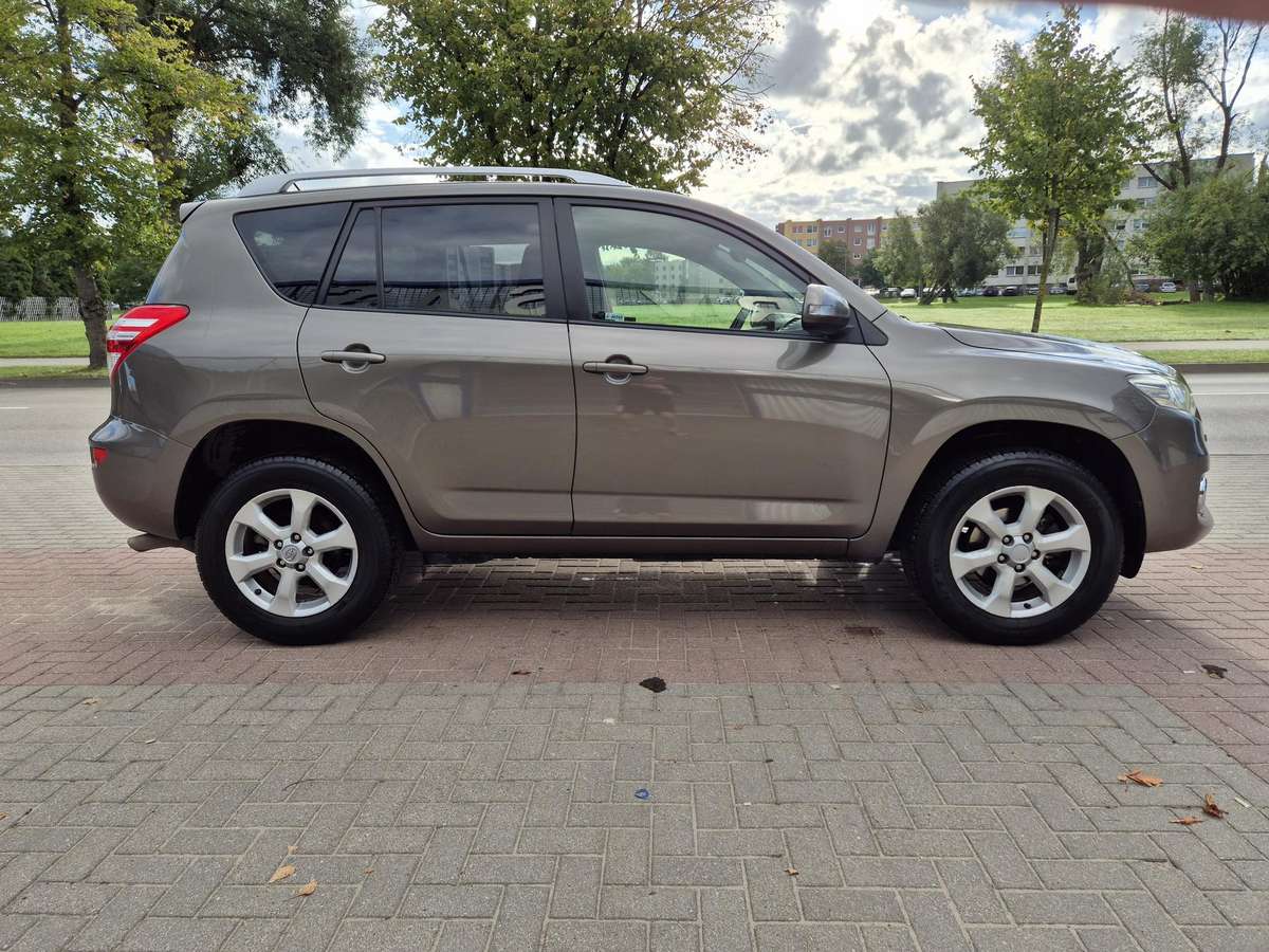 Toyota RAV4, off-road / crossover