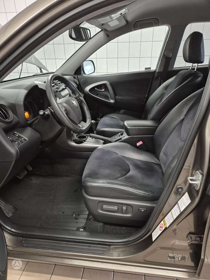 Toyota RAV4, off-road / crossover