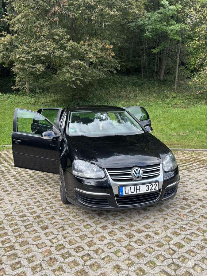 Volkswagen Golf - 1