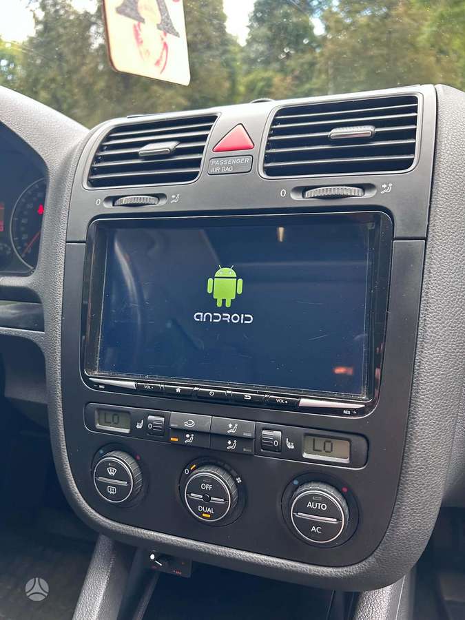 Volkswagen Golf - 10