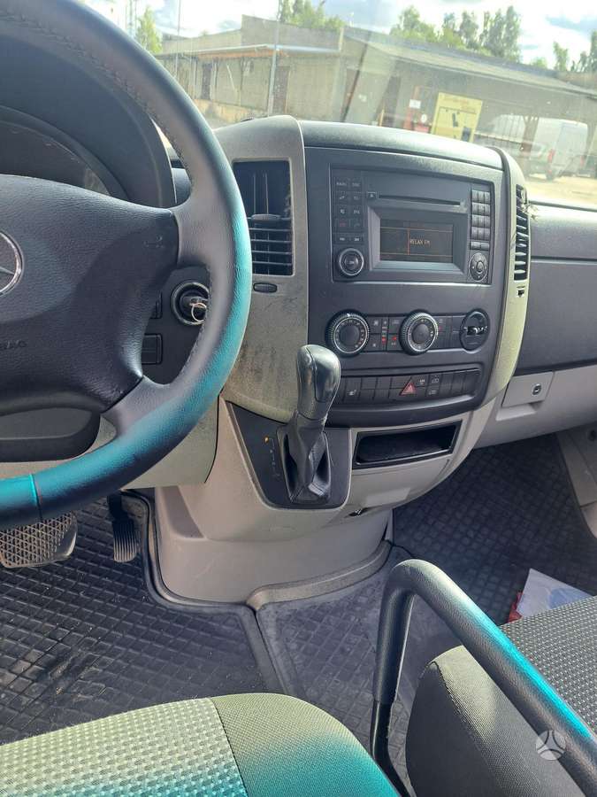 Mercedes-Benz Sprinter, Коммерческий