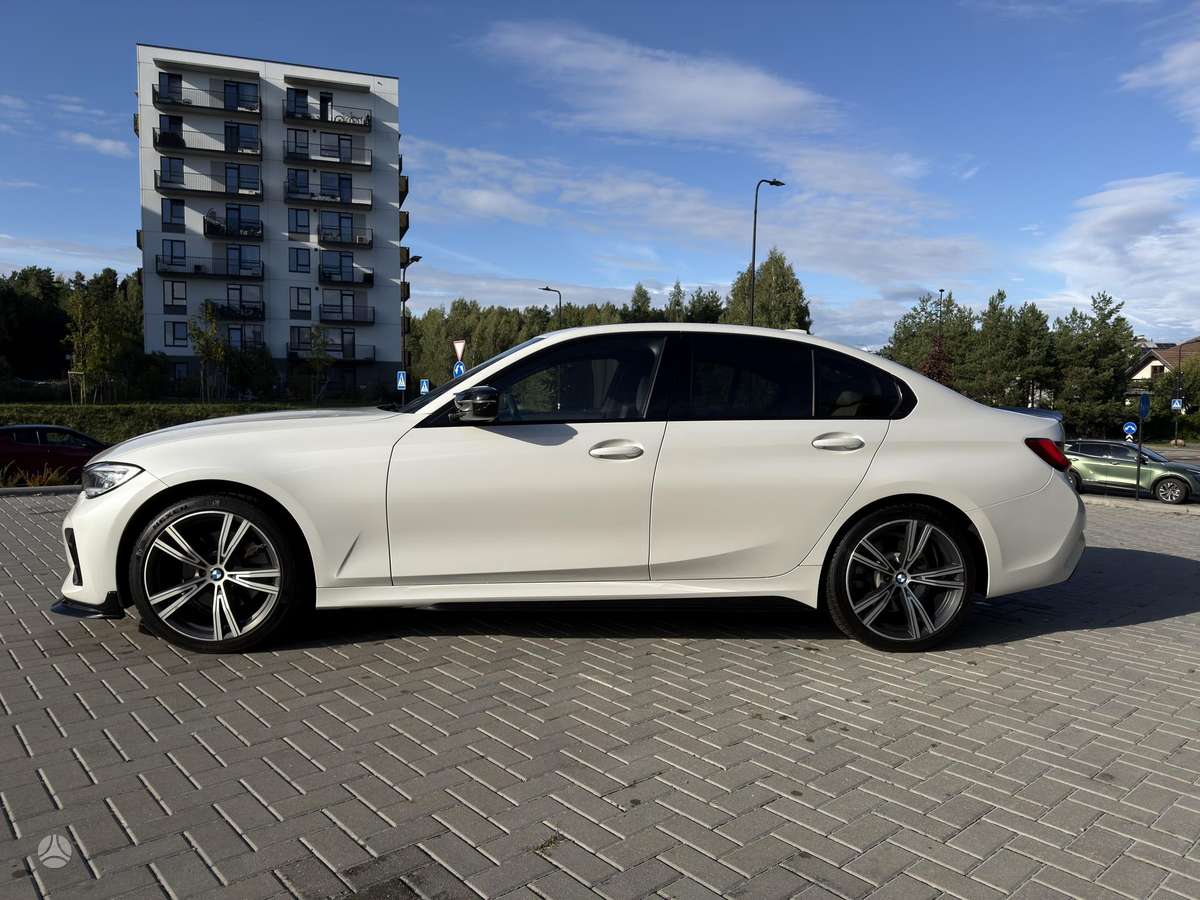 BMW 330, 2.0 l., Седан