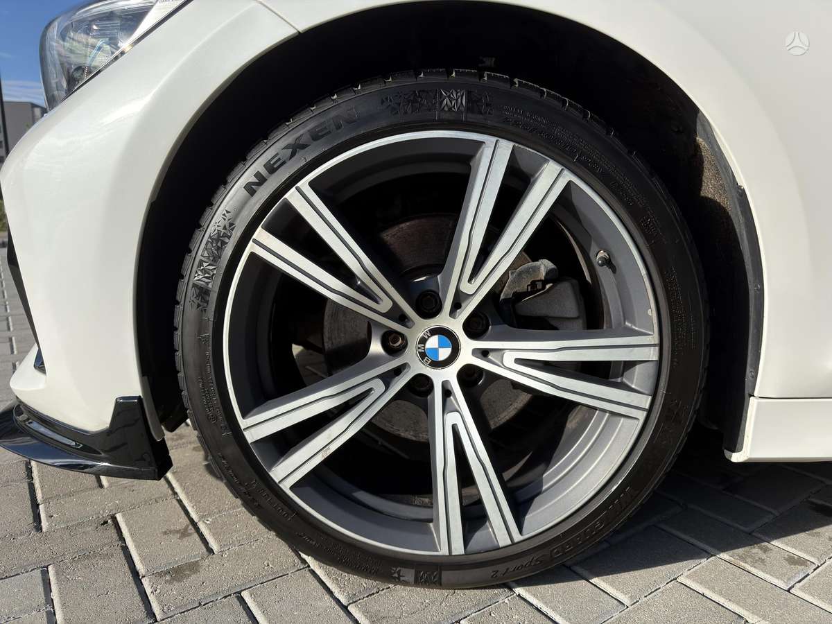 BMW 330, 2.0 l., Седан