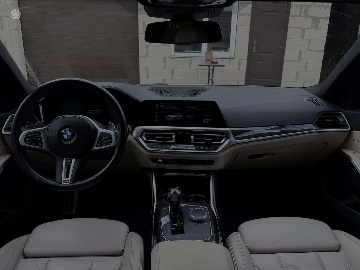 BMW 330, 2.0 l., Седан