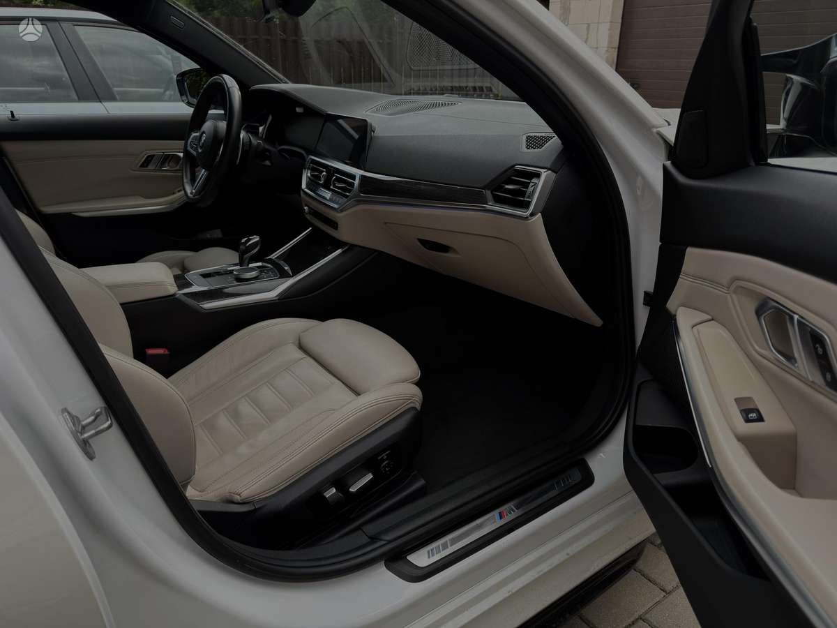 BMW 330, 2.0 l., Седан
