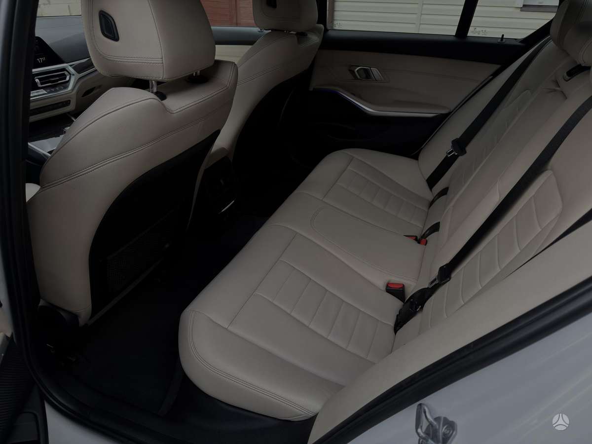 BMW 330, 2.0 l., Седан