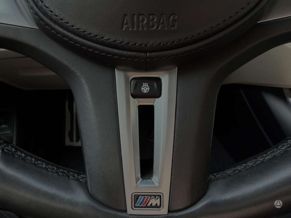 BMW 330, 2.0 l., Седан