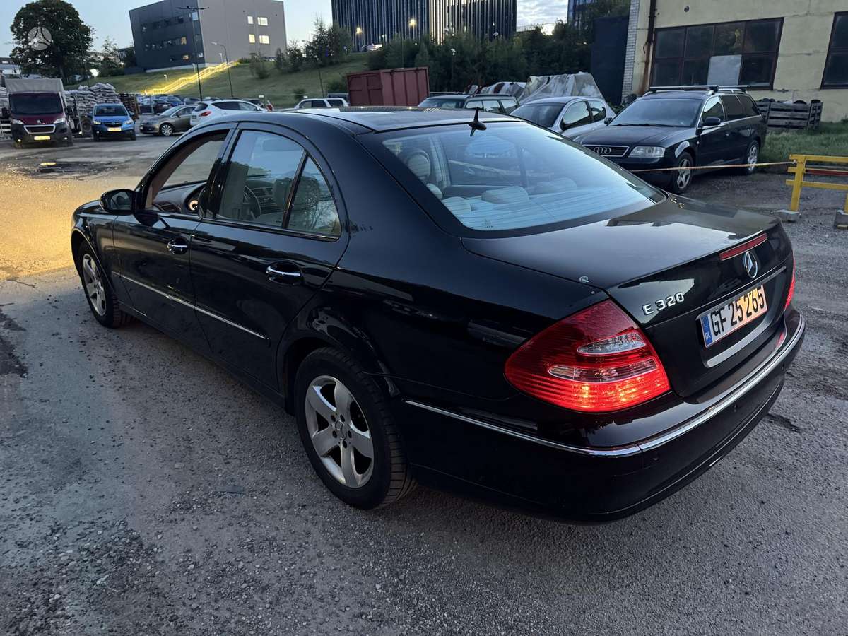 Mercedes-Benz E320, 3.2 l., Седан