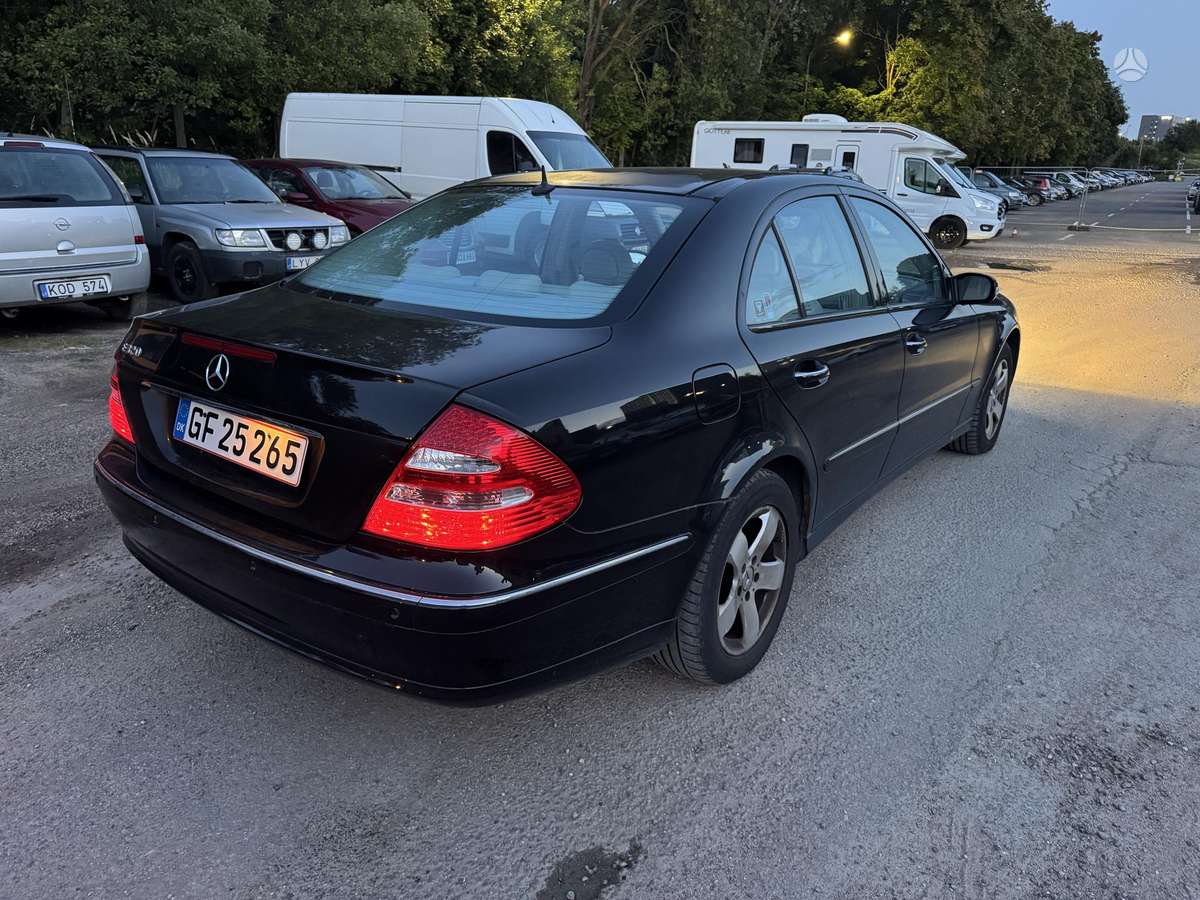 Mercedes-Benz E320, 3.2 l., Седан